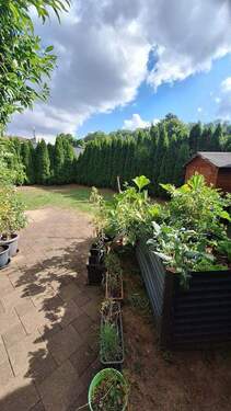 Garten mit Hochbeet - 