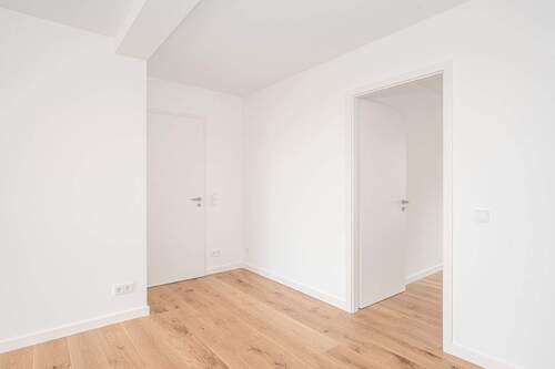 Zimmer mit Loggia Blick nach hinten - 