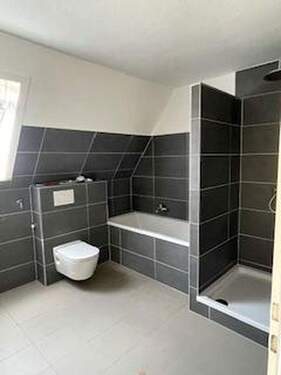 Badezimmer - 4 Zimmer Doppelhaushälfte in Hollenbek