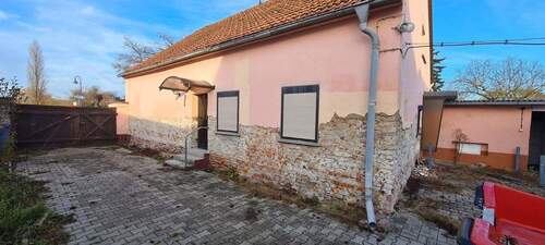 Seitenansicht und Nebengelass - 