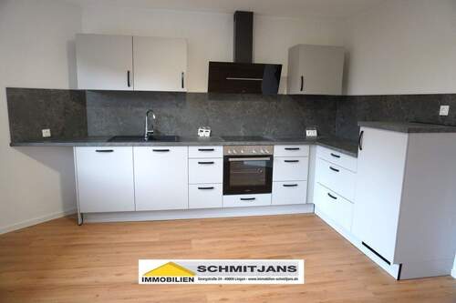 Küche inkl. Einbauküche - Großzügige, hochwertig renovierte Erdgeschosswohnung mit separatem Eingang in Lingen - Baccum