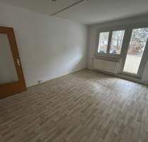 Geräumiges Wohnen im Erdgeschoss mit Balkon! - Aschersleben