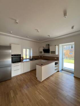 Moderne Küche mit hochwertigen Gerätschaften - 4 Zimmer Reihenendhaus in Leipzig