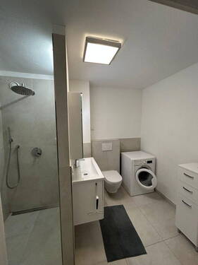 Tolles Bad mit Walk-In Dusche - 