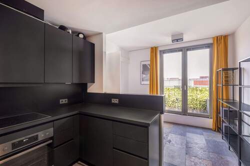 Küche mit Zugang zur Terrasse - 3 Zimmer Etagenwohnung in Berlin