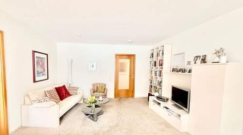 Helles Wohnzimmer - Etagenwohnung mit 76,50 m&sup2; in Kenzingen zum Kaufen