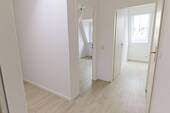 Blick vom kl. Zimmer i.d. Flur - 