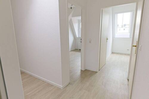 Blick vom kl. Zimmer i.d. Flur - 