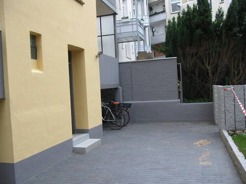 neu gestalteter Hof - 