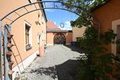 Innenhof + Nebengebäude - 