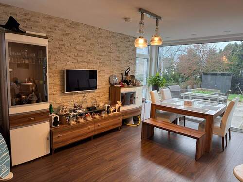 Wohnzimmer - 7 Zimmer Einfamilienhaus in Kassel