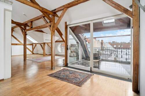 Offener Wohn- und Essbereich - Weitläufige Dachgeschosswohnung mit Galerie, Dachterrasse und viel Potenzial