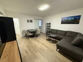 Wohnzimmer - 2 Zimmer Etagenwohnung zur Miete in Erlangen