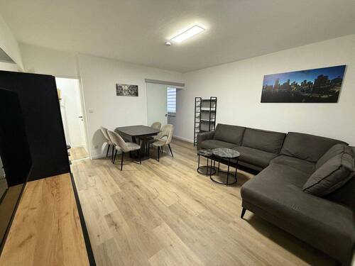 Wohnzimmer - 2 Zimmer Etagenwohnung zur Miete in Erlangen