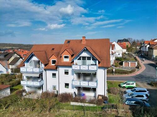 Außenansicht - Einziehen und wohlfühlen: top gepflegte Eigentumswohnung inklusive Einbauküche, Pkw-Stellplatz und Fernsicht in Ahnatal-Weimar