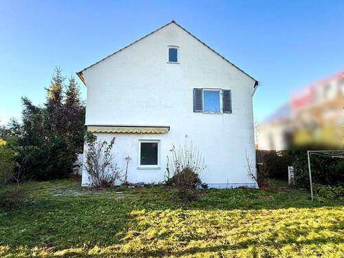 Außenansicht - Grundstück mit Doppelhaushälfte in Fürstenried