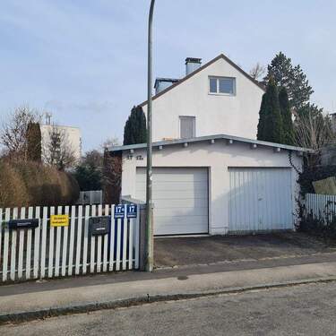 Straßenansicht - Doppelhaushälfte zum Kaufen in München