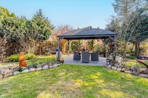 Terrasse mit Pavillon - 