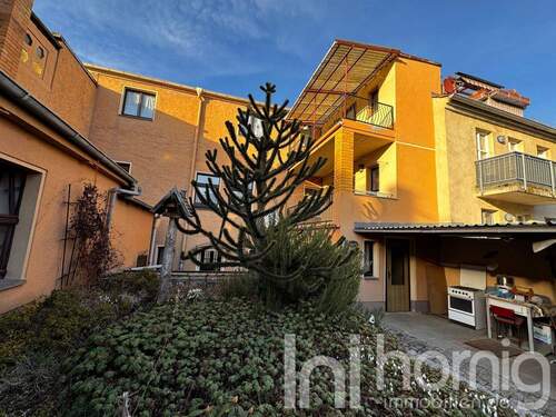 Ansicht vom Hof - Stadthaus mit eigenen Parkplätzen und kleinem Garten im Zentrum von Kamenz