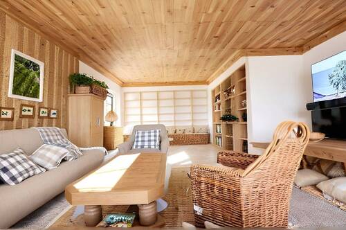 Wohnzimmer mit KI - 7 Zimmer Einfamilienhaus in Mühlacker