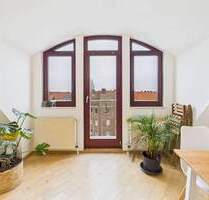 Maschsee als Nachbar: Helle 3 Zi. DG-Wohnung mit kleinem Balkon - Hannover Südstadt