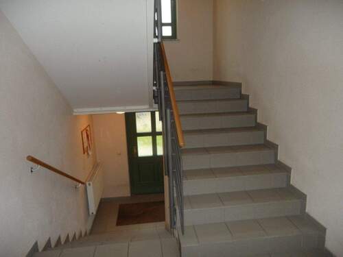  Treppenhaus - Etagenwohnung mit 33,90 m&sup2; in Zwickau zur Miete