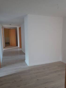 Flur - Etagenwohnung mit 90,00 m&sup2; in Plauen zur Miete