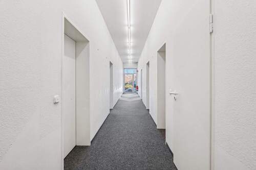 Flur (2) - 