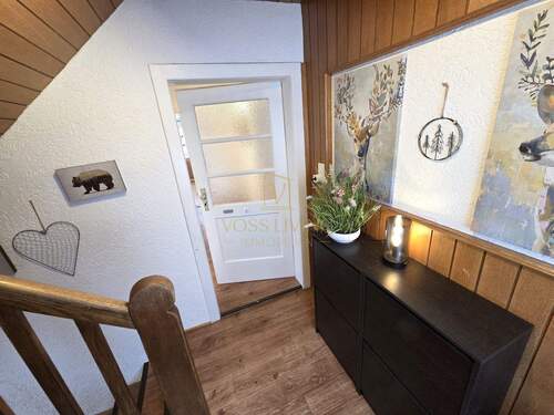 Treppenhaus - 5 Zimmer Einfamilienhaus zum Kaufen in Schöneck