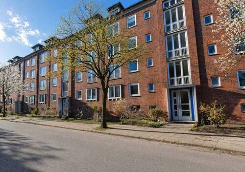 Straßenansicht - 2 Zimmer Etagenwohnung zum Kaufen in Hamburg
