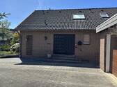 Hausansicht seitlich - 8 Zimmer Einfamilienhaus in Uelzen