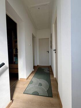 Flur OG mit 3 Zi + Bad - 