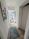 Flur OG mit großem Fenster - 