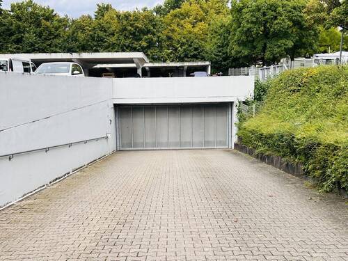 Einfahrt in die Tiefgarage - 