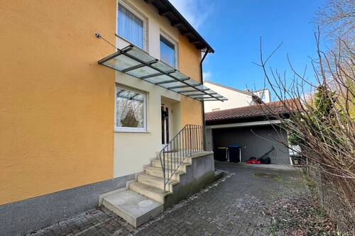 Eingangsbereich und Garage - Grundstück in Dachau zum Kaufen