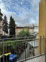 Balkon - Stadtwohnung inkl. neuer EBK zum Selbstbezug – zentrale Lage mit Einkaufsmöglichkeiten & U-Bahn um die Ecke!