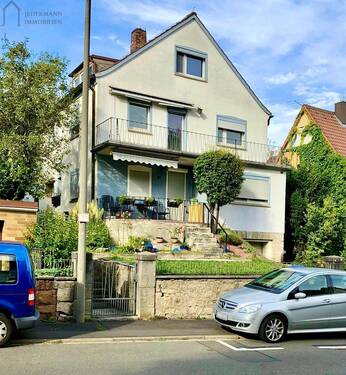 Hausansicht - Charmantes Mehrfamilienhaus mit Ausbaureserve in Gerbrunn!