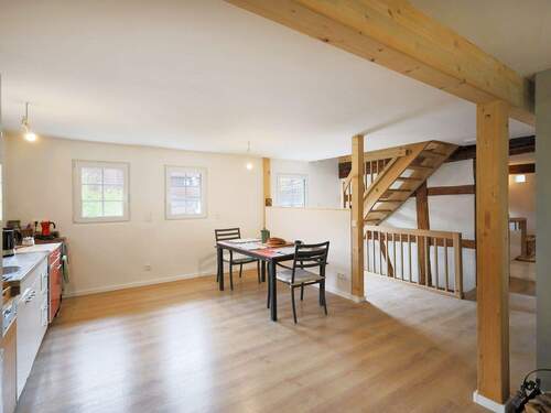 Großzügiger Essbereich und Küche - 