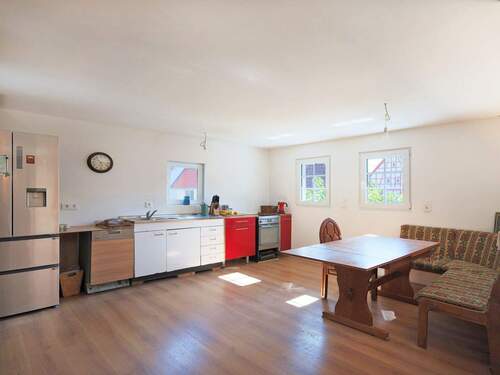 Küche und Essbereich mit viel Stauraum - 