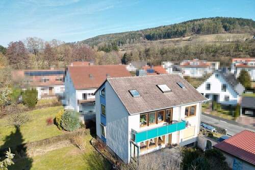 Luftbild - 1 Zimmer Mehrfamilienhaus, Wohnhaus zum Kaufen in Kronach