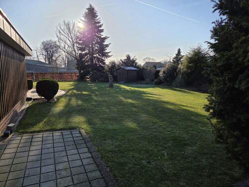 Blick in den größeren Garten - 