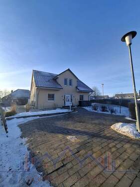 Stellplatz vor der Haustüre großer Eingang - 5 Zimmer Einfamilienhaus zum Kaufen in Süderbrarup