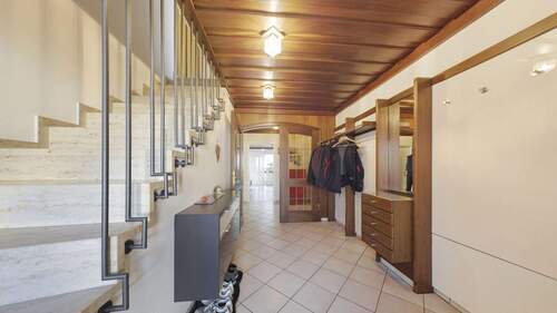 EG_Eingangsbereich - 7 Zimmer Mehrfamilienhaus, Wohnhaus zum Kaufen in Besigheim