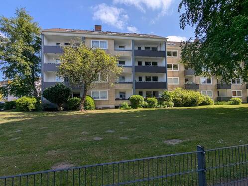 Blick auf die Gebäuderückseite - Moderne 2-Zimmer-Wohnung im Herzen von Pinneberg