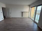 Wohnen/Essen - Geräumige 3-Zimmer-Wohnung mit Balkon, Aufzug und Stellplatz in Fürth - Stadtteil Hardhöhe