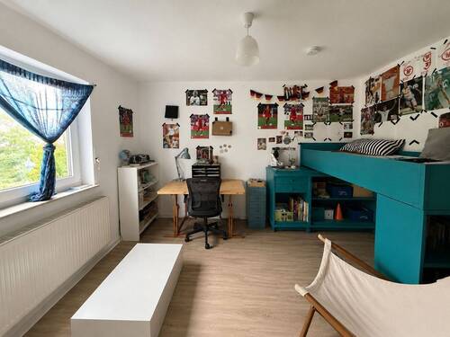 Helles Kinderzimmer - 