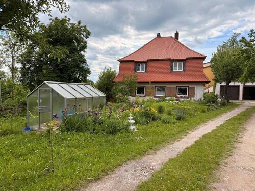 Einfamilienhaus mit Garten - Platz für die ganze Familie ! Einfamilienhaus im Grünen und doch Ruck-zuck in der Stadt!