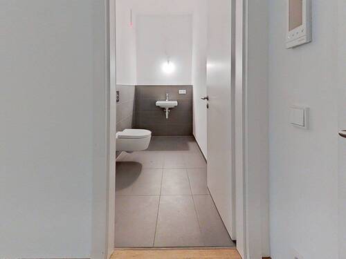 Gäste-WC direkt im Eingangsbereich - 
