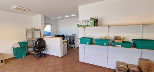 Laden mit Tresen im EG - 