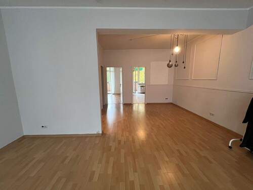 Wohnzimmer - 2 Zimmer Etagenwohnung in Düsseldorf